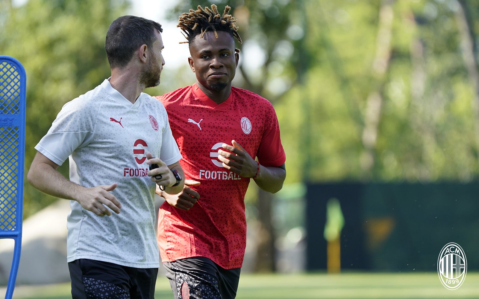 Milan AC : Samuel Chukwueze de retour à l&rsquo;entraînement après une blessure !