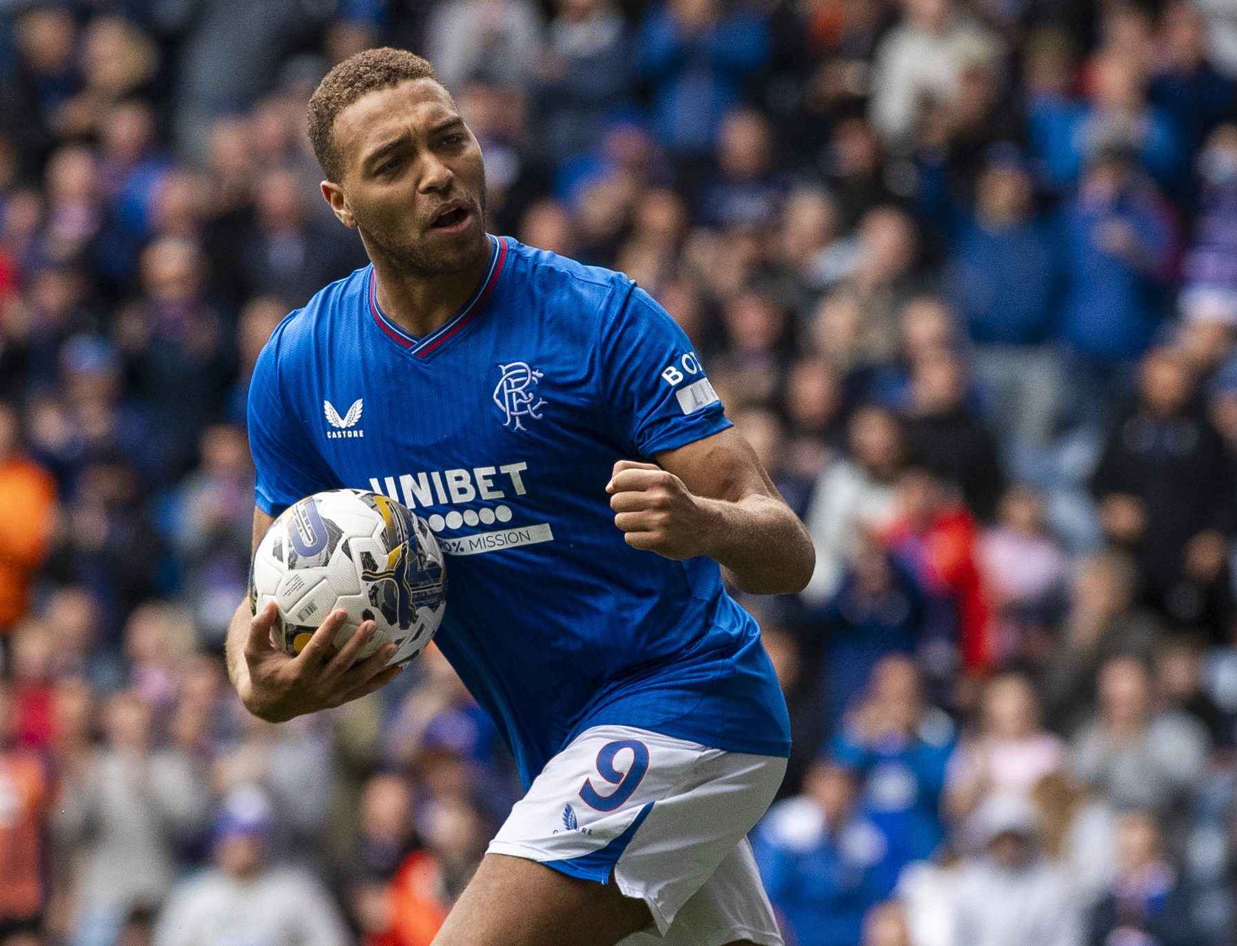 Cyriel Dessers demande du temps