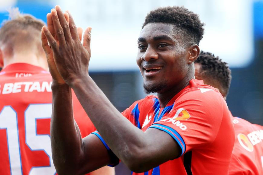 Viktoria Plzeň : Brighton et Francfort à la course pour un talent nigérian