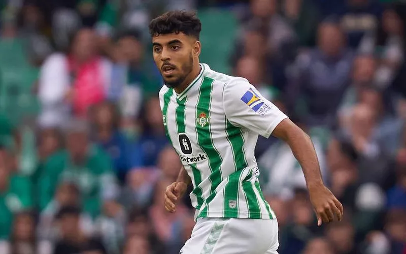 Le Bétis Séville veut garder le jeune défenseur marocain