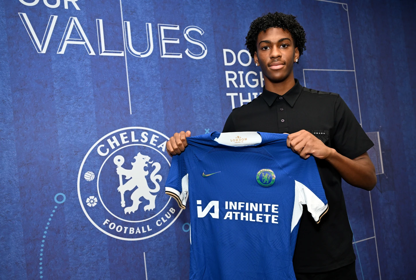 Josh-Kofi Acheampong tient son premier contrat pro avec Chelsea