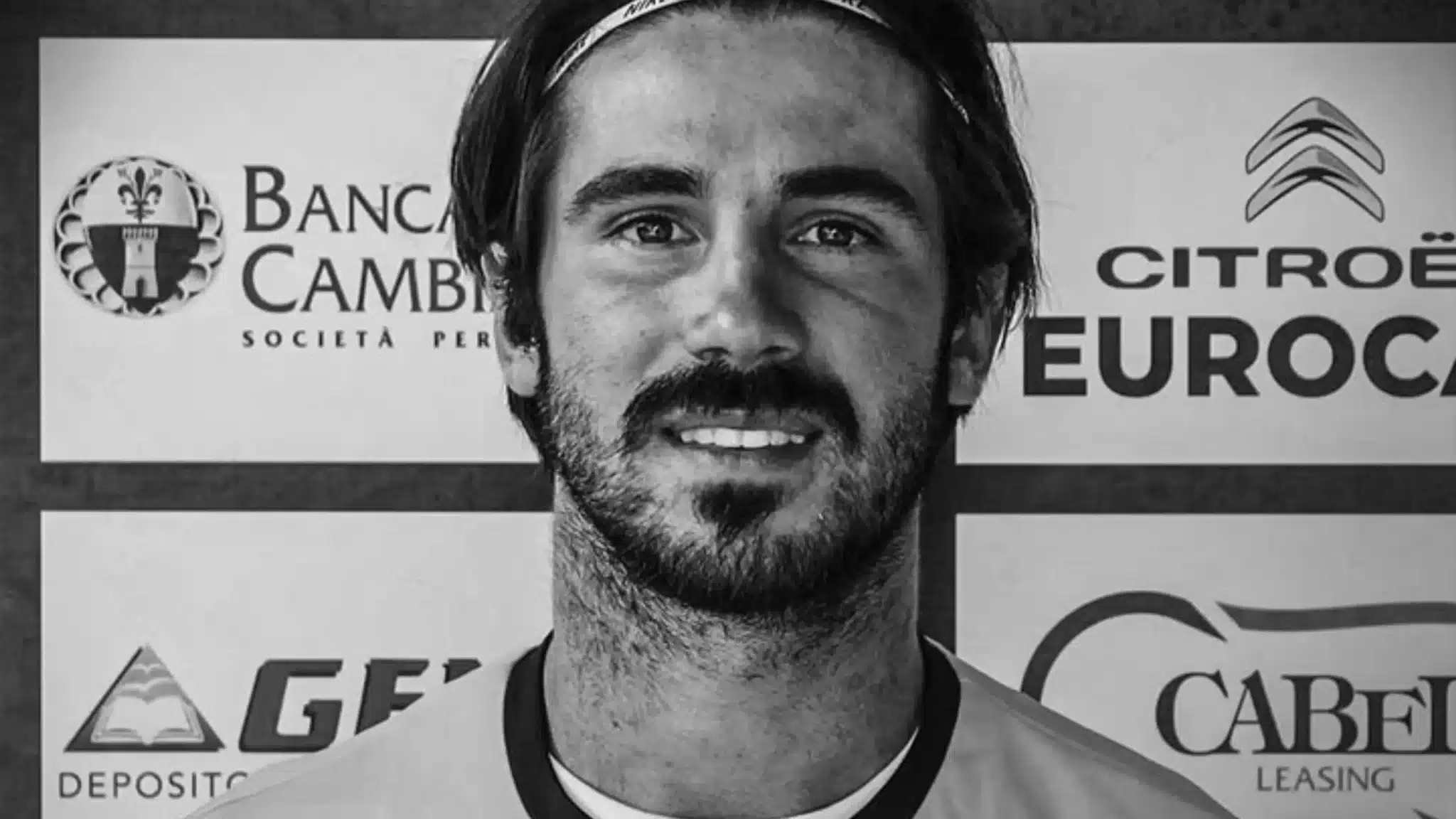 Evan Ndicka épargné, un autre joueur tombe et meurt sur le terrain