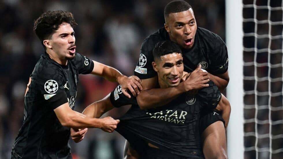 Achraf Hakimi et le PSG champions de France, avant le Borussia Dortmund