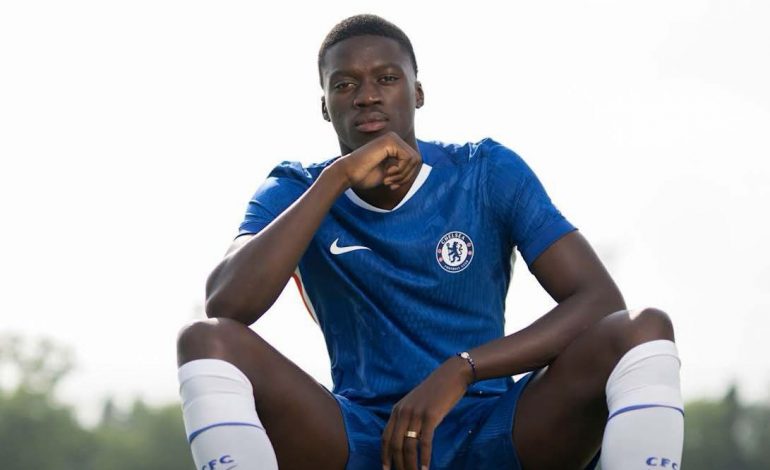 Chelsea rappelle Mamadou Sarr : le grand saut vers l’élite européenne