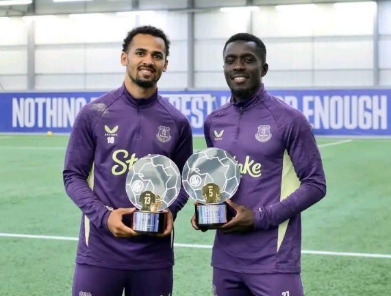 CAN 2025 : Iliman Ndiaye et Idrissa Gana Gueye honorés par la PFA