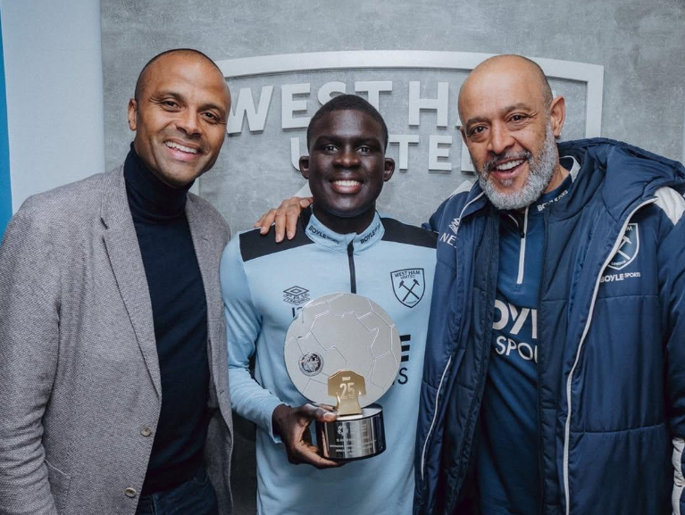 El Hadji Malick Diouf honoré en Angleterre après son sacre avec les Lions