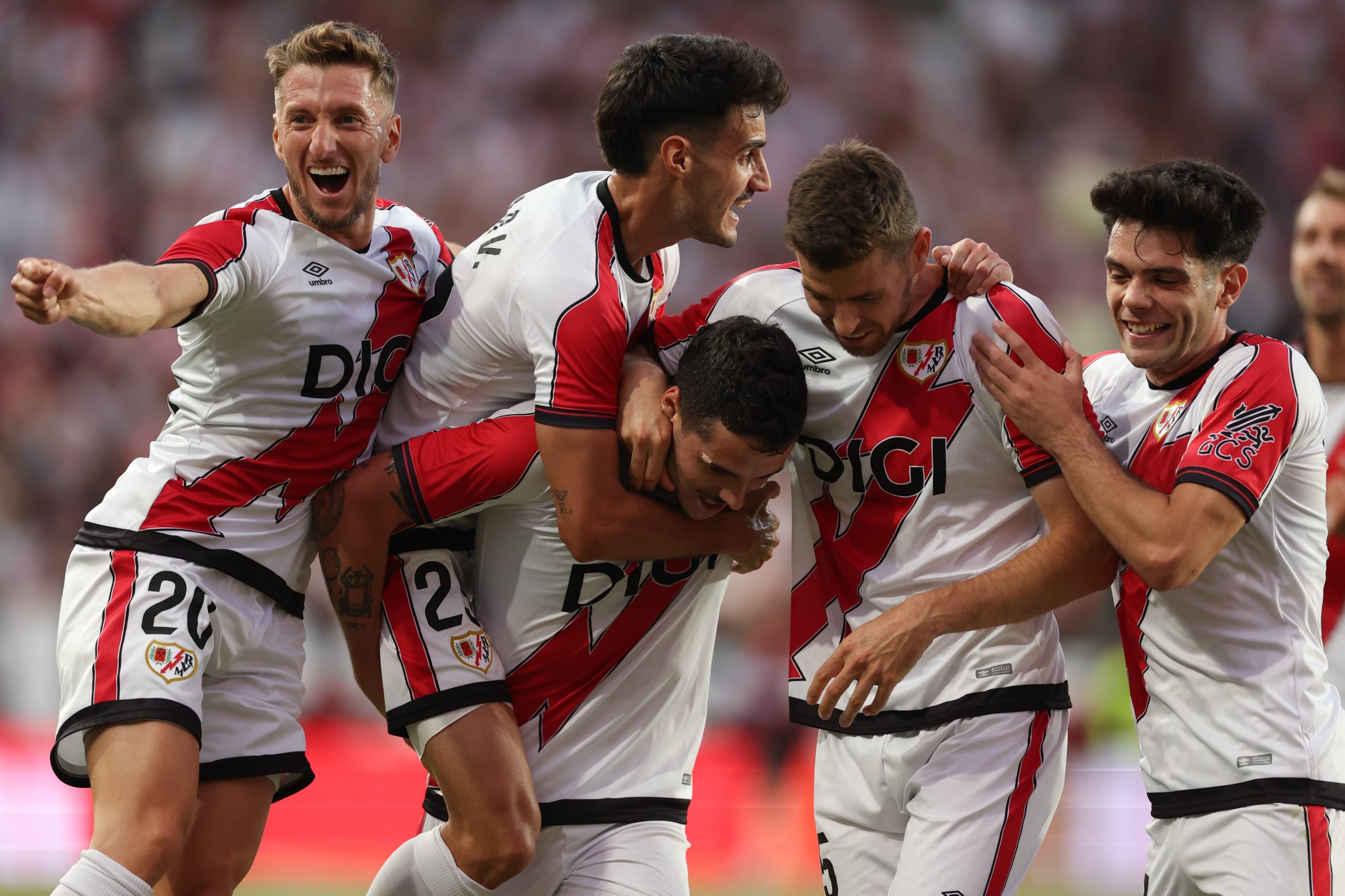 Ligue Conférence : le Rayo Vallecano frôle le naufrage mais passe