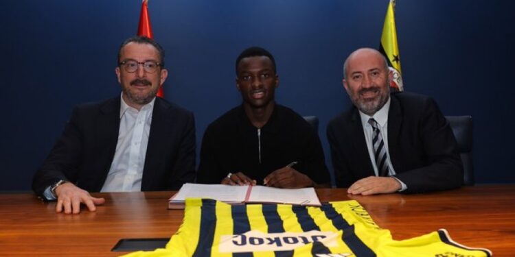 Amara Diouf signe à Fenerbahçe : Le prodige sénégalais rejoint l’Europe
