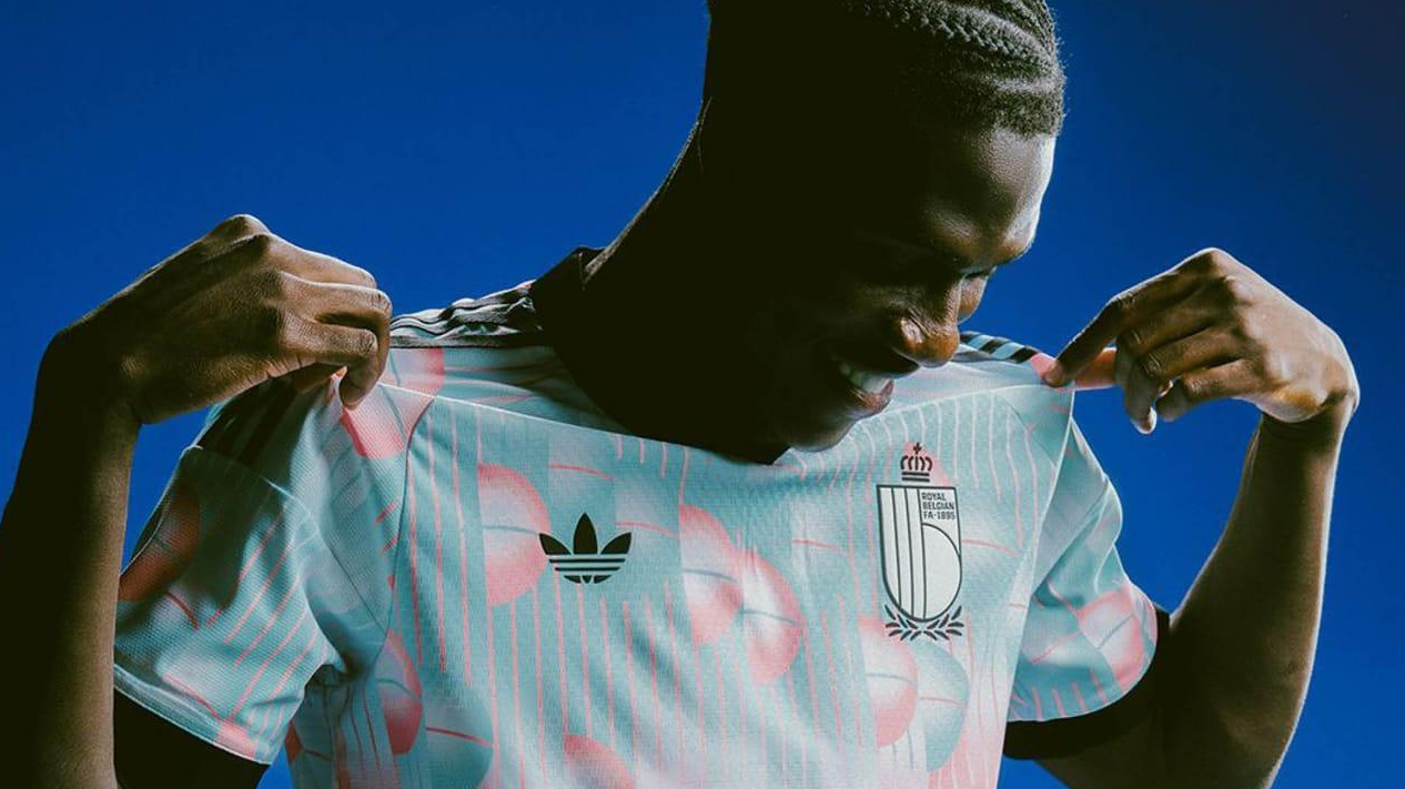 Belgique : La FIFA impose des modifications au maillot « Magritte » avant le choc face au Sénégal