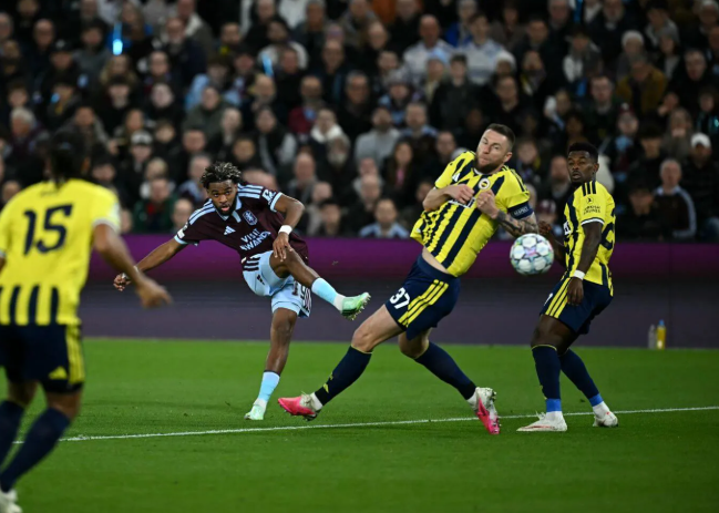 Ibrahim Mbaye impressionne Ross Barkley après le carton d’Aston Villa
