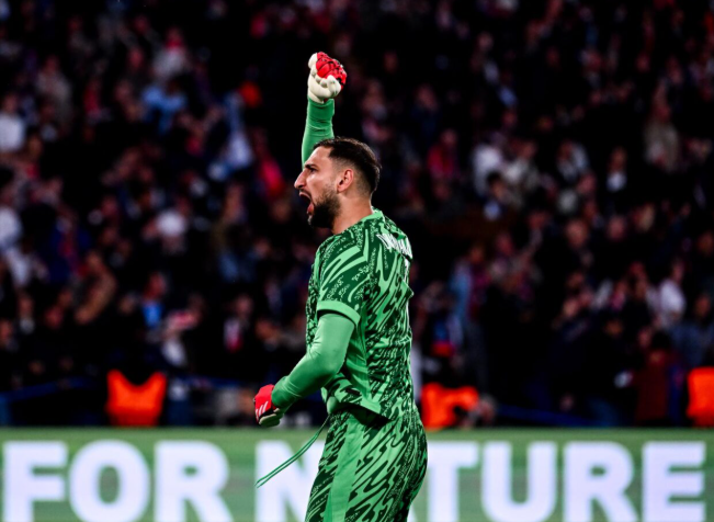Donnarumma ovationné par le kop parisien avant Manchester City-PSG